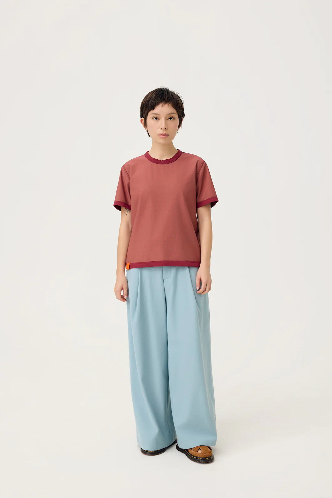 EVERYDAY REVERSIBLE TEE IN BURGUNDY & SAPPANWOOD